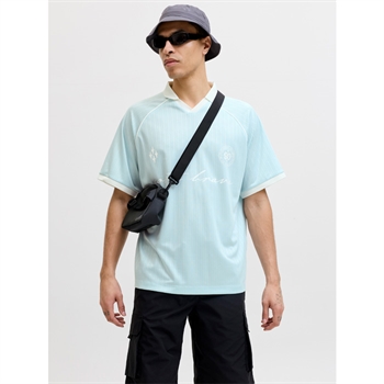 Moderne football t-shirt i turkis fra Jack & Jones