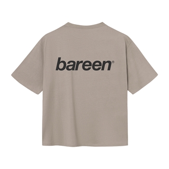 Bareen lyse brun box fit / oversize t-shirt med logo på ryggen.