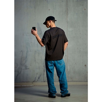 Bareen vintage sort box fit / oversize t-shirt med logo på ryggen.