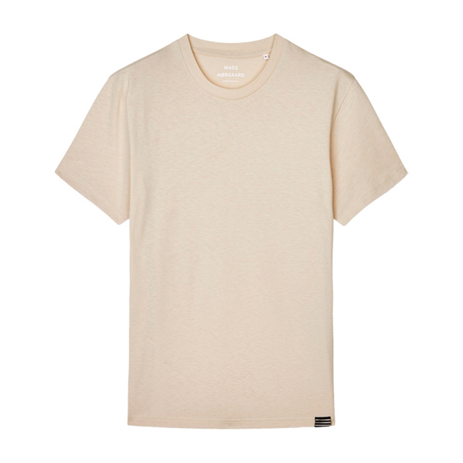 Klassisk loose fit t-shirt i lys sand farve fra Mads Nørgaard