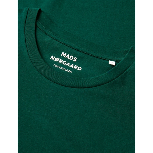 Pæn mørkegrøn t-shirt fra Mads Nørgaard
