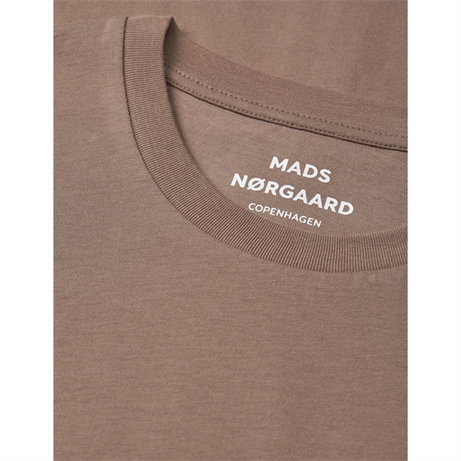 Pæn brun t-shirt fra Mads Nørgaard