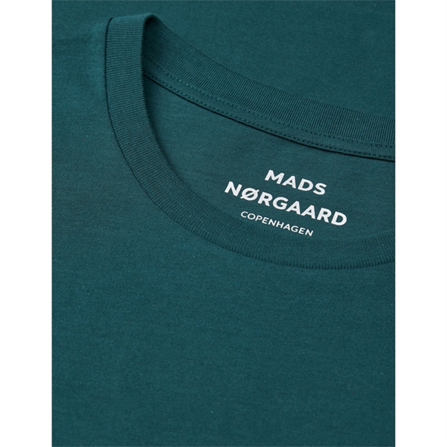 Pæn mørkegrøn t-shirt fra Mads Nørgaard