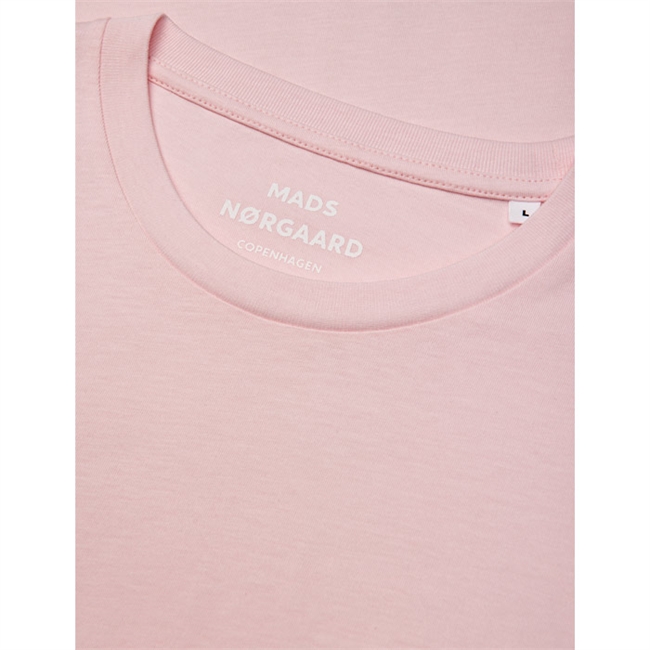 Klassisk pæn t-shirt i lyserød fra Mads Nørgaard