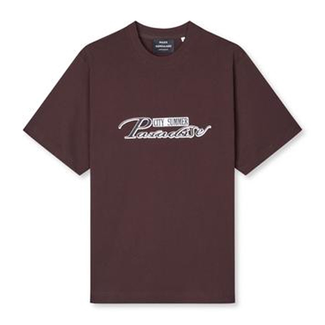 Lækker brun jersey t-shirt med print på ryggen fra Mads Nørgaard