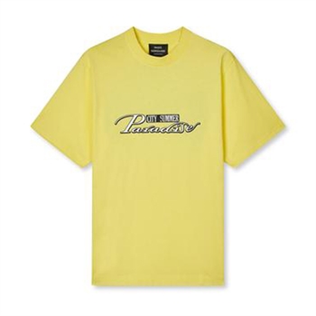 Lækker gul jersey t-shirt med print på ryggen fra Mads Nørgaard