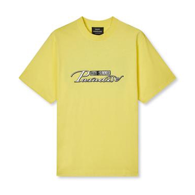 Lækker gul jersey t-shirt med print på ryggen fra Mads Nørgaard