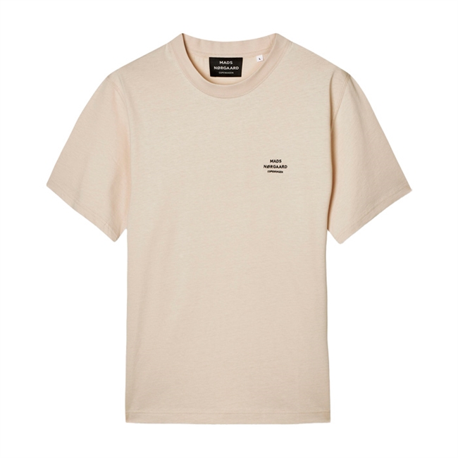 Klassisk pæn t-shirt i lys sand farve med logo fra Nørgaard