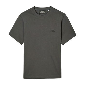 Klassisk pæn t-shirt i mørkegrå med logo fra Mads Nørgaard