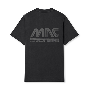 Klassisk pæn t-shirt i sort med logo i fronten og på ryggen fra Mads Nørgaard