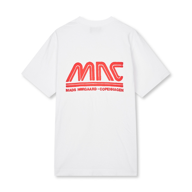 Klassisk pæn t-shirt i hvid med logo i fronten og på ryggen fra Mads Nørgaard