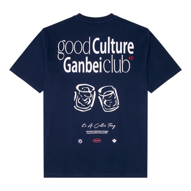 Smart navy t-shirt med print på ryggen fra Woodbird