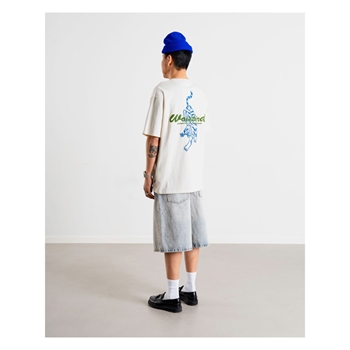 Moderne t-shirt i off white med print på ryggen fra Woodbird