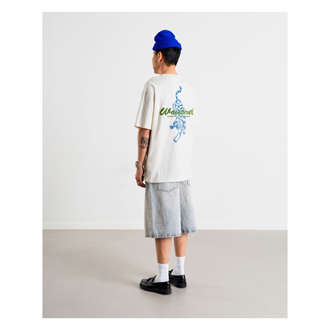 Moderne t-shirt i off white med print på ryggen fra Woodbird