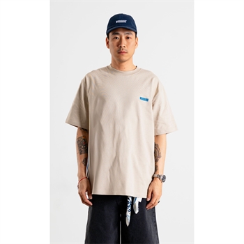 Moderne oversized t-shirt i beige med print på ryggen fra Woodbird