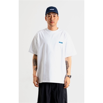 Moderne oversized t-shirt i hvid med print på ryggen fra Woodbird