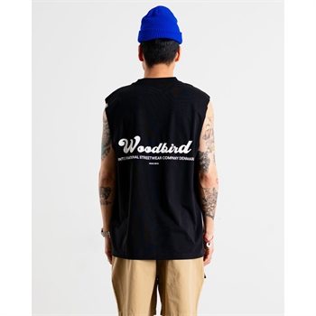 Moderne og simpel tank top i sort med logo på brystet og på ryggen fra Les Deux