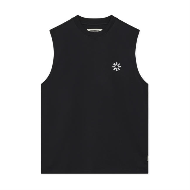 Moderne og simpel tank top i sort med logo på brystet og på ryggen fra Les Deux