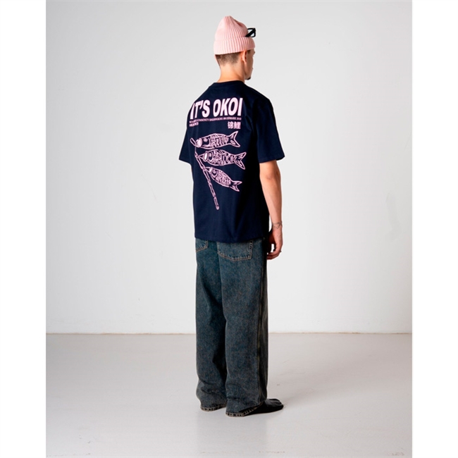 Moderne navy t-shirt med print på ryggen fra Woodbird