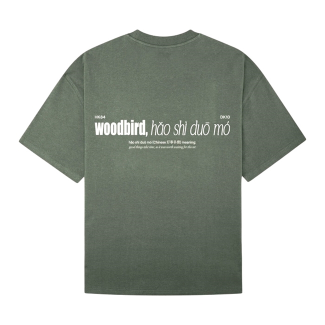 Moderne grøn t-shirt med tekst på ryggen fra Woodbird