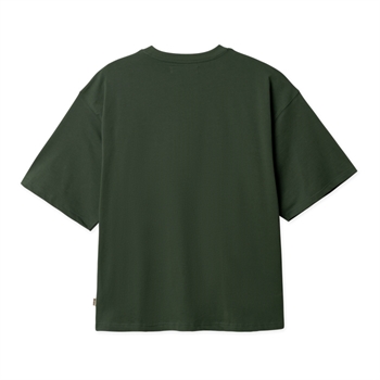 Moderne grøn t-shirt med minimalistisk logo i fronten fra Woodbird