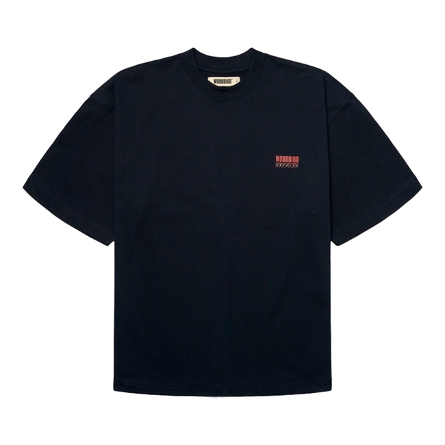 Stilren t-shirt i mørkeblå med print på ryggen fra Woodbird