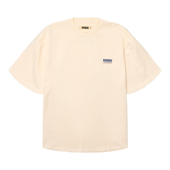 Stilren t-shirt i råhvid med print på ryggen fra Woodbird