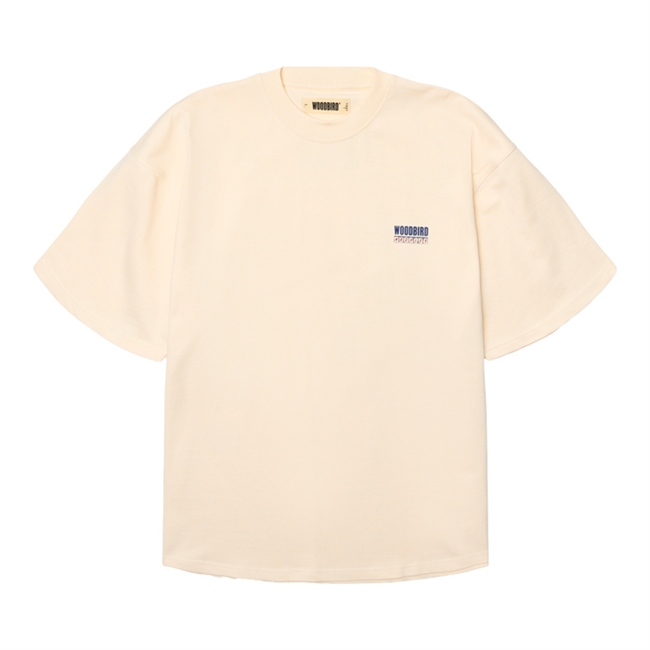 Stilren t-shirt i råhvid med print på ryggen fra Woodbird