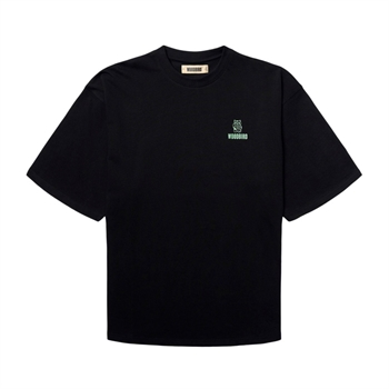 Stilren t-shirt i sort med logo og print på ryggen fra Woodbird