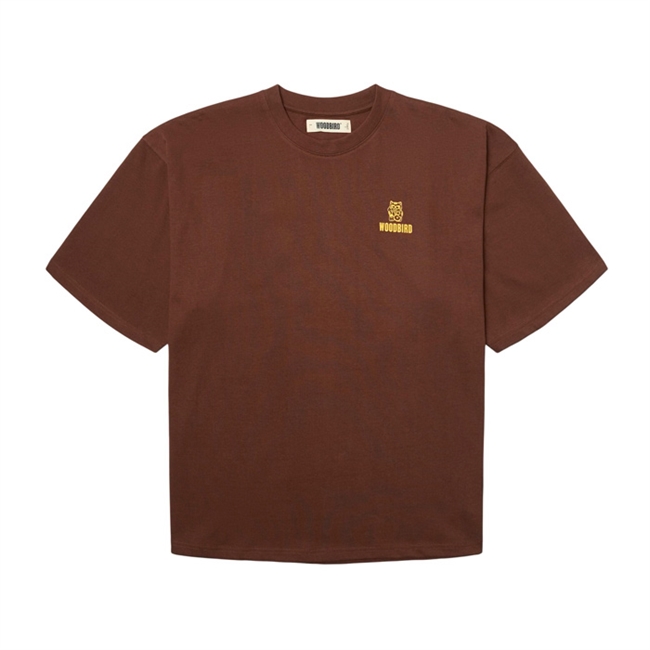 Stilren t-shirt i brun med logo og print på ryggen fra Woodbird