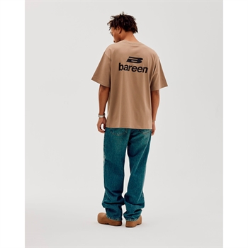 Bareen brun box fit / oversized t-shirt med logo på front og ryg