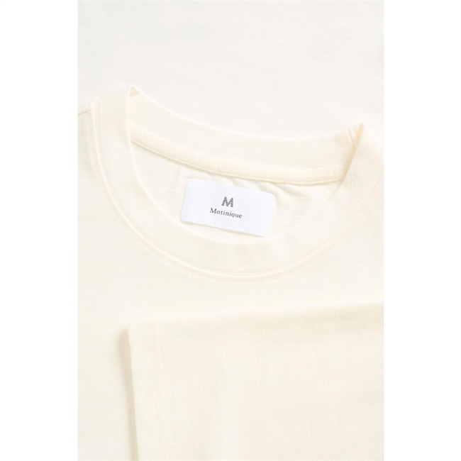 Klassisk moderne t-shirt i råhvid fra Matinique
