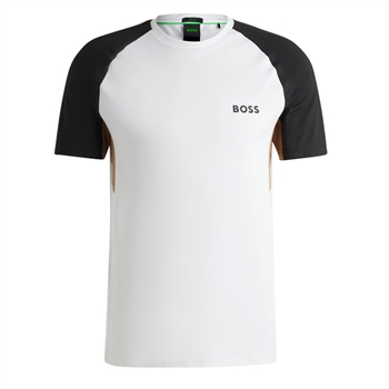 Super flot super stretch t-shirt fra BOSS i deres velkendte logo farver.