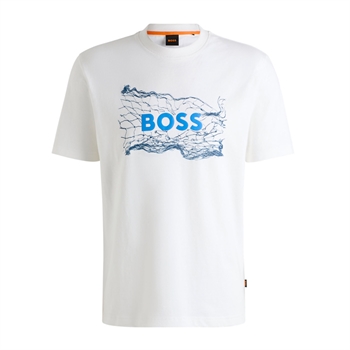 Hvid t-shirt fra BOSS med logo på brystet