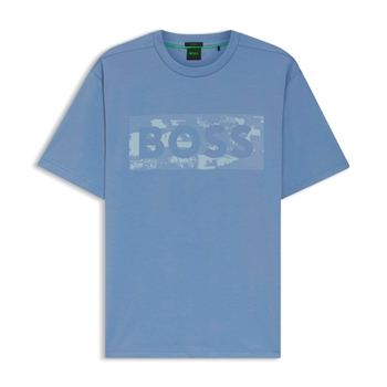 Klassisk lyseblå t-shirt med print i fronten fra BOSS