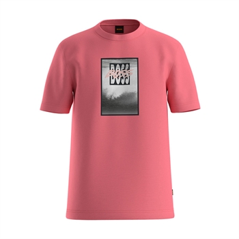 Klassisk lyserød t-shirt med print i fronten fra BOSS