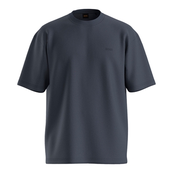 Klassisk mørkeblå t-shirt med logo på brystet fra BOSS