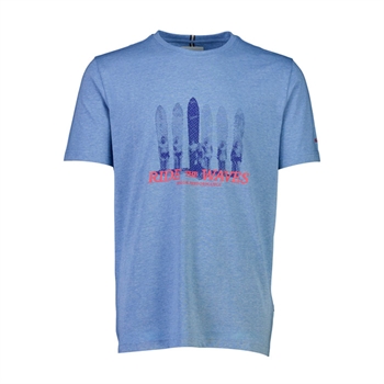 Enkel og pæn t-shirt i blå med print fra Bison