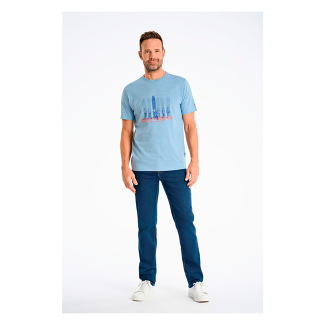 Enkel og pæn t-shirt i blå med print fra Bison