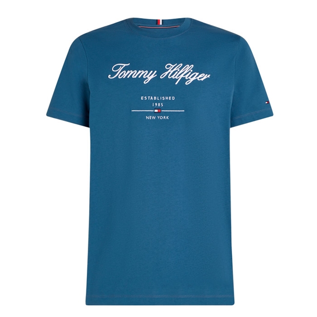 Lækker støvet blå t-shirt fra Tommy Hilfiger med logo