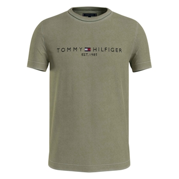 Fedt nyt \'Take\' på Tommy Hilfiger Klassisk T-Shirt i Garment Dye Farve