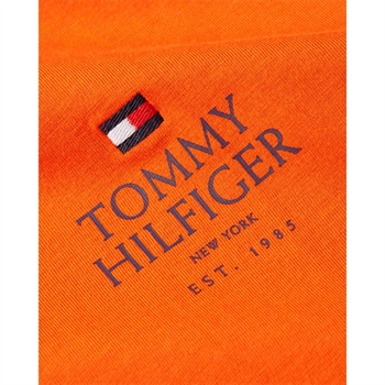 Smart T-shirt med logo i orange fra Tommy Hilfiger.