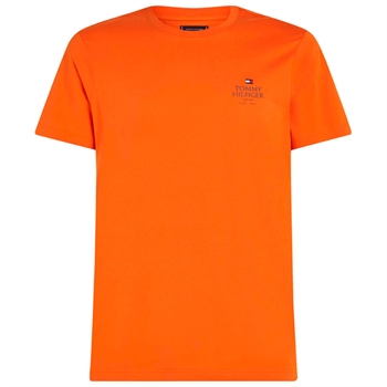 Smart T-shirt med logo i orange fra Tommy Hilfiger.