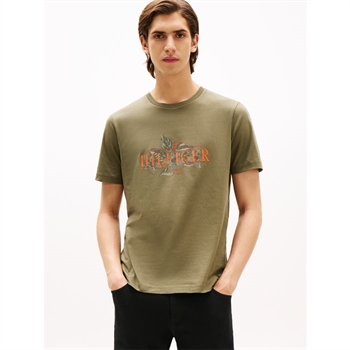 Flot grøn t-shirt med orange print på brystet fra Tommy Hilfiger