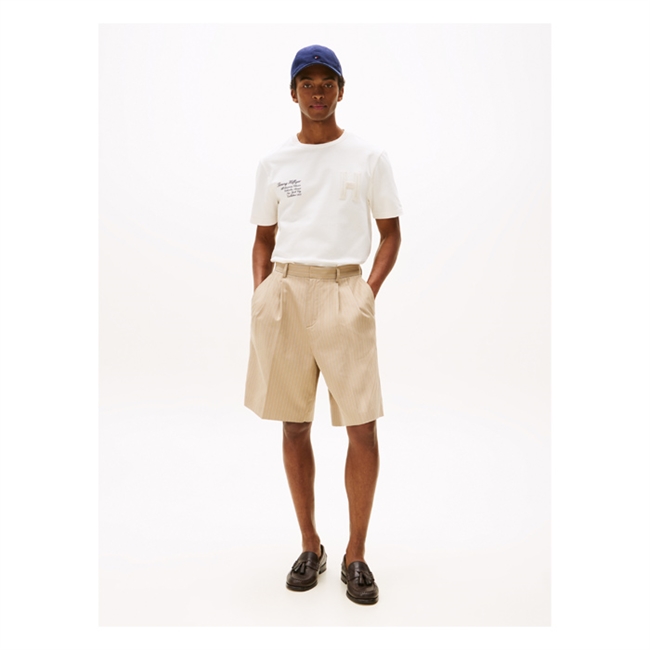 Moderne beige t-shirt med smarte detaljer fra Tommy Hilfiger