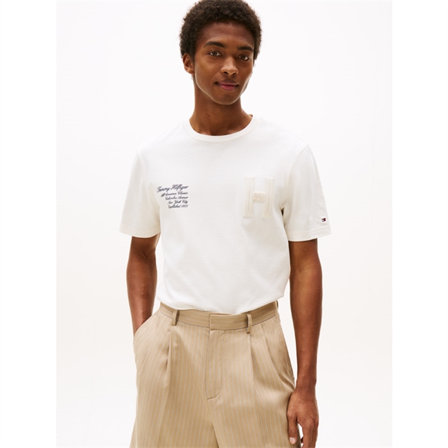 Moderne beige t-shirt med smarte detaljer fra Tommy Hilfiger