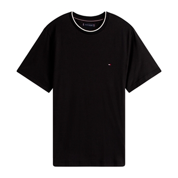 Pæn og klassisk t-shirt i sort med logo fra Tommy Hilfiger