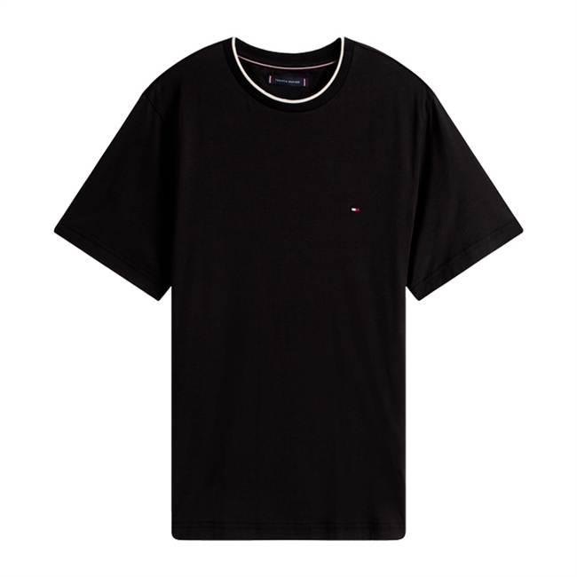 Pæn og klassisk t-shirt i sort med logo fra Tommy Hilfiger