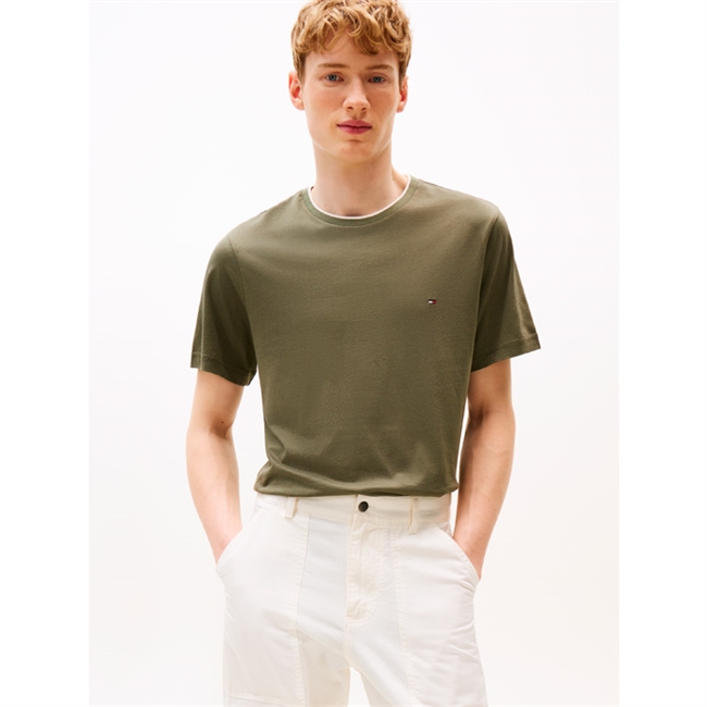 Pæn og klassisk t-shirt i grøn med logo fra Tommy Hilfiger