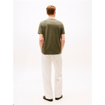 Pæn og klassisk t-shirt i grøn med logo fra Tommy Hilfiger